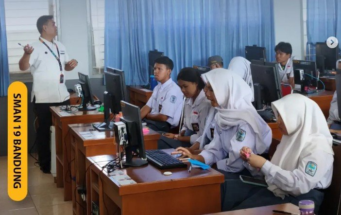 Para pegawai Kementerian Keuangan hadir dalam Kemenkeu Mengajar untuk berbagi ilmu, 