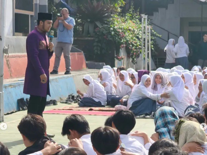 Civitas Akademika SMAN 19 Bandung menyelenggarakan Tausiah dan Doa Bersama sebagai dukungan penuh bagi siswa Kelas XII 